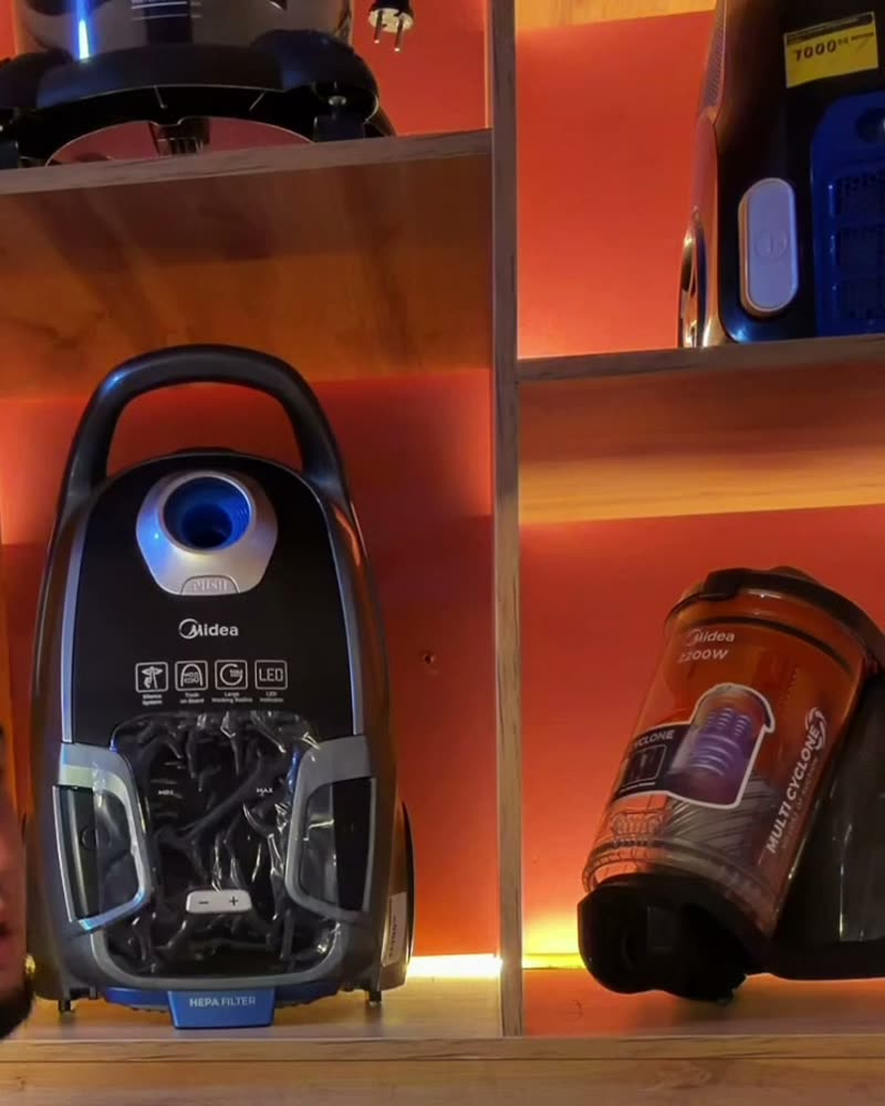 Пылесос Midea на полке в PROSTO